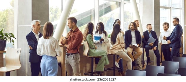 Diverse Geschäftsleute beim Networking